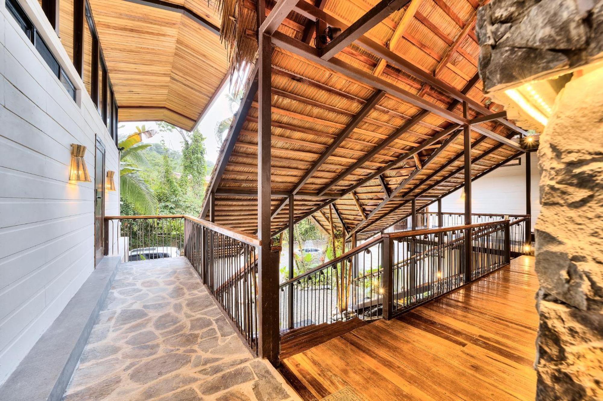 Conga Boutique Hotel Puerto Viejo de Talamanca エクステリア 写真
