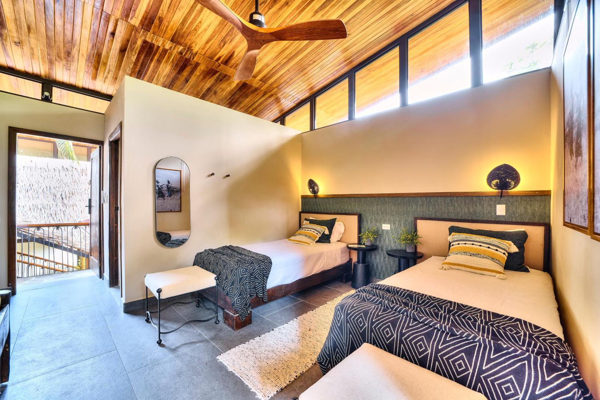 Conga Boutique Hotel Puerto Viejo de Talamanca エクステリア 写真