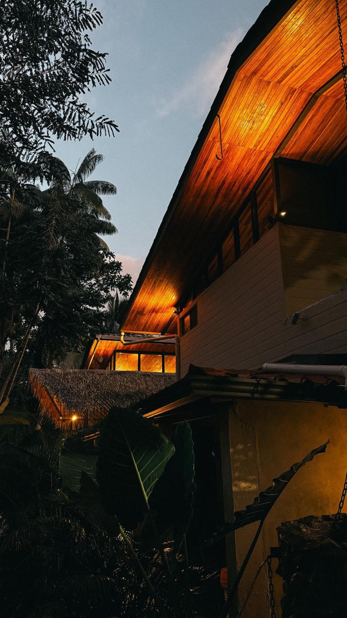 Conga Boutique Hotel Puerto Viejo de Talamanca エクステリア 写真